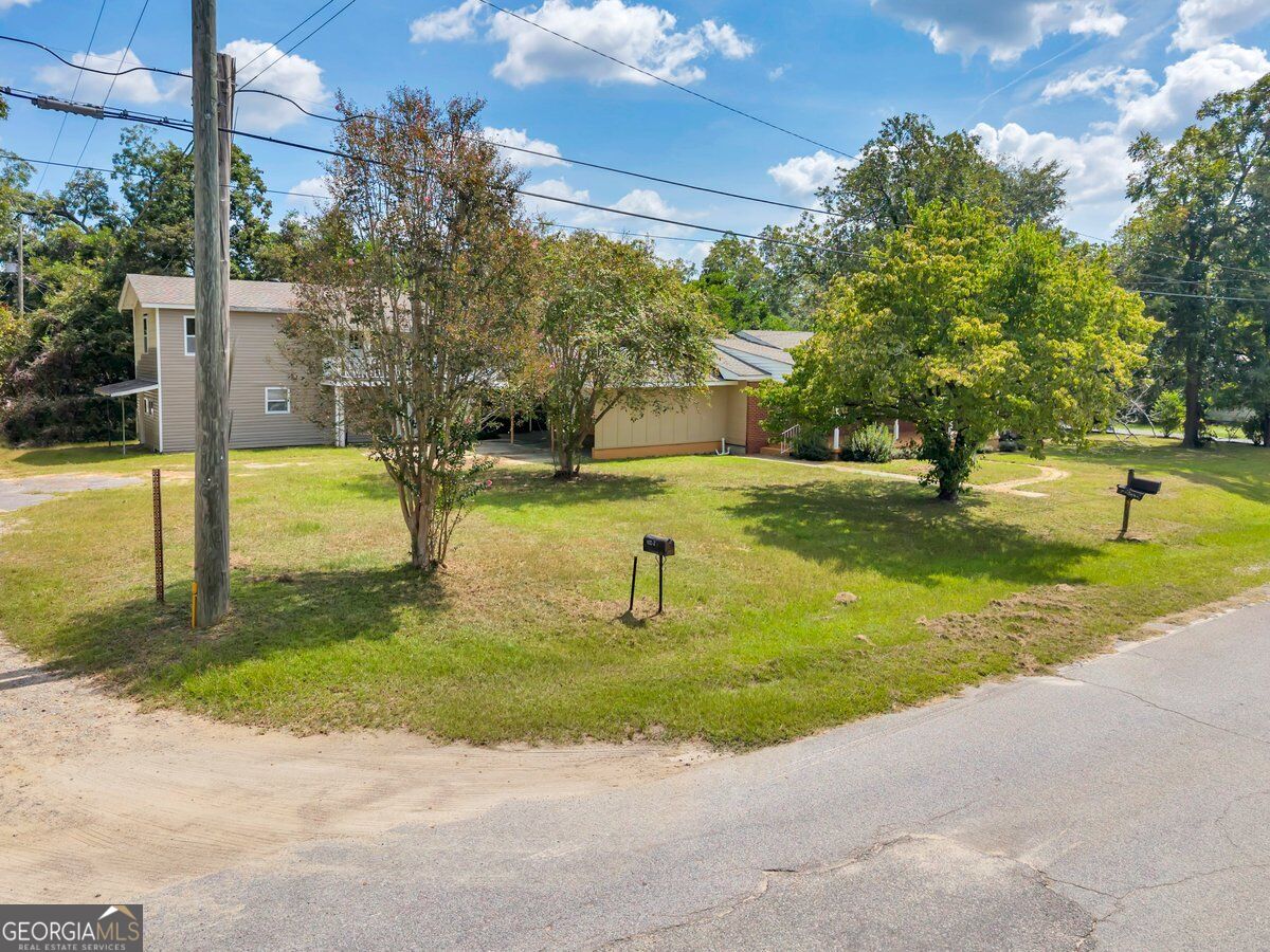 1102 N 3rd Street Property Photo 49