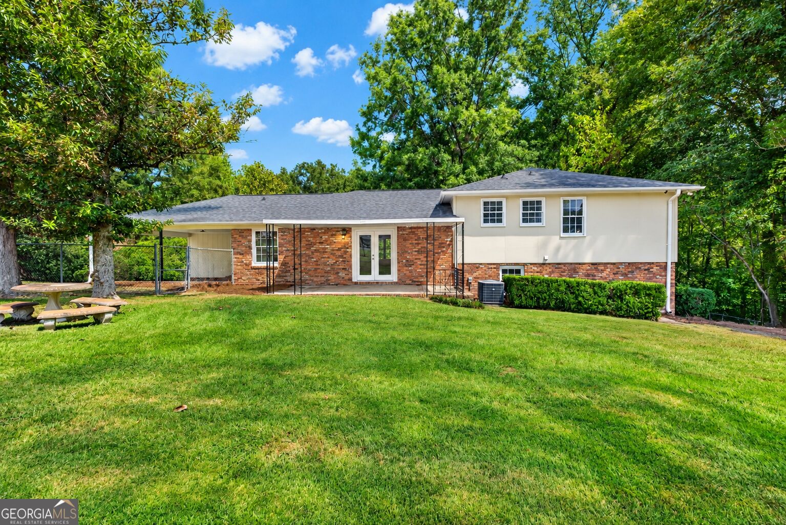 5038 Wingate Drive Property Photo 2