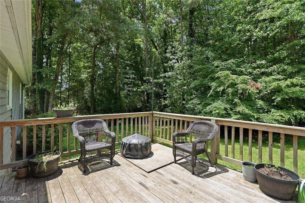 40 Oak Hill Drive Property Photo 4