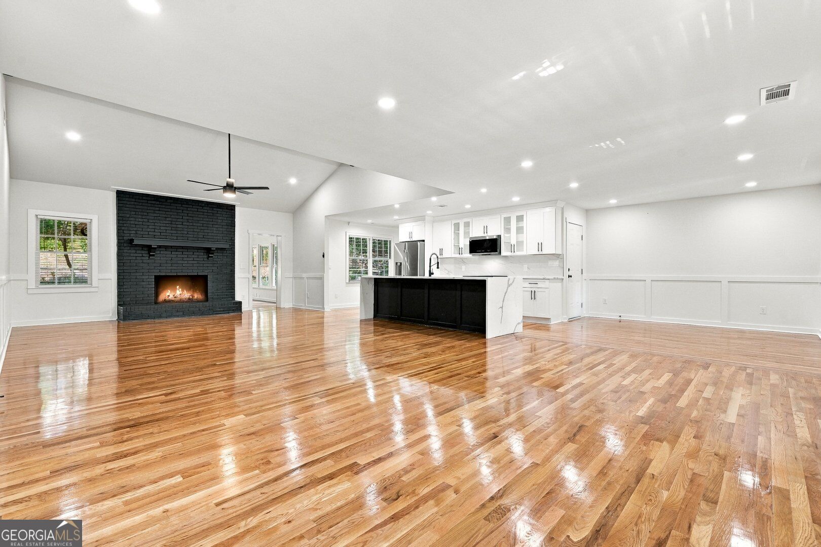 1761 E Gate Drive Property Photo 4