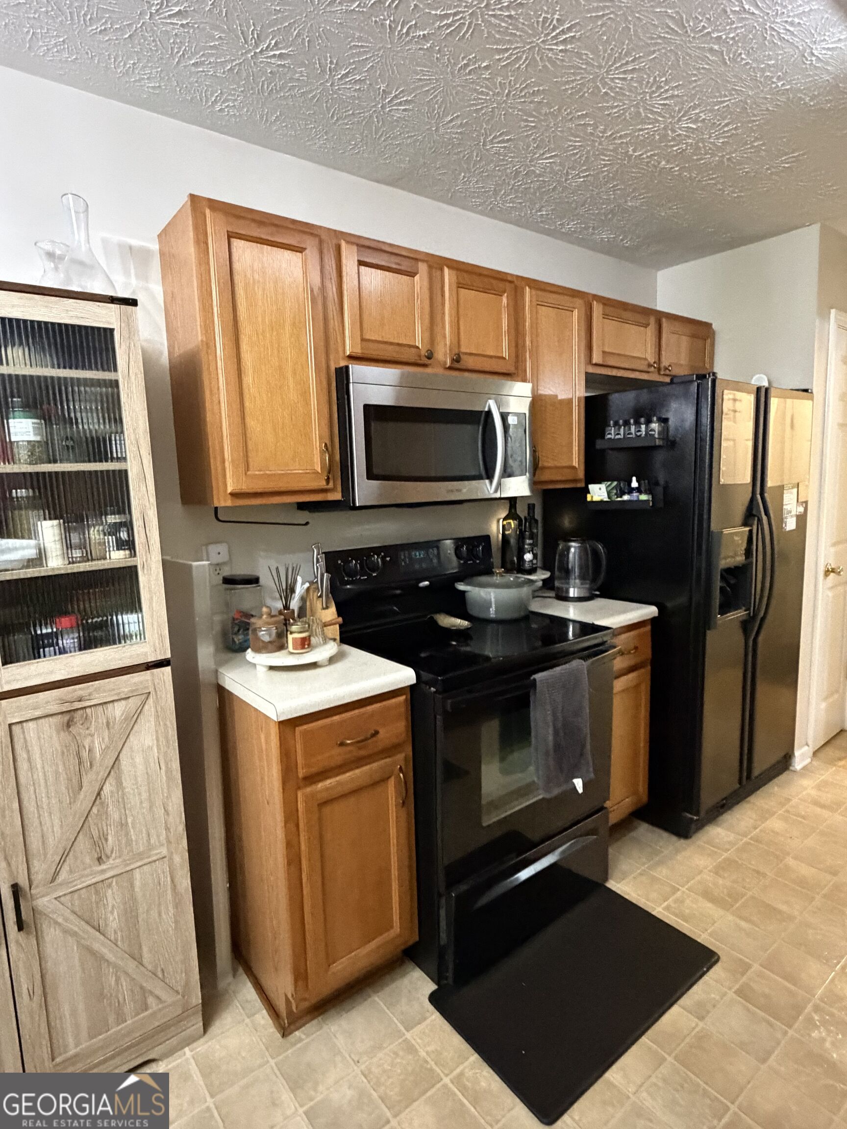 667 Lakes Circle Property Photo 2