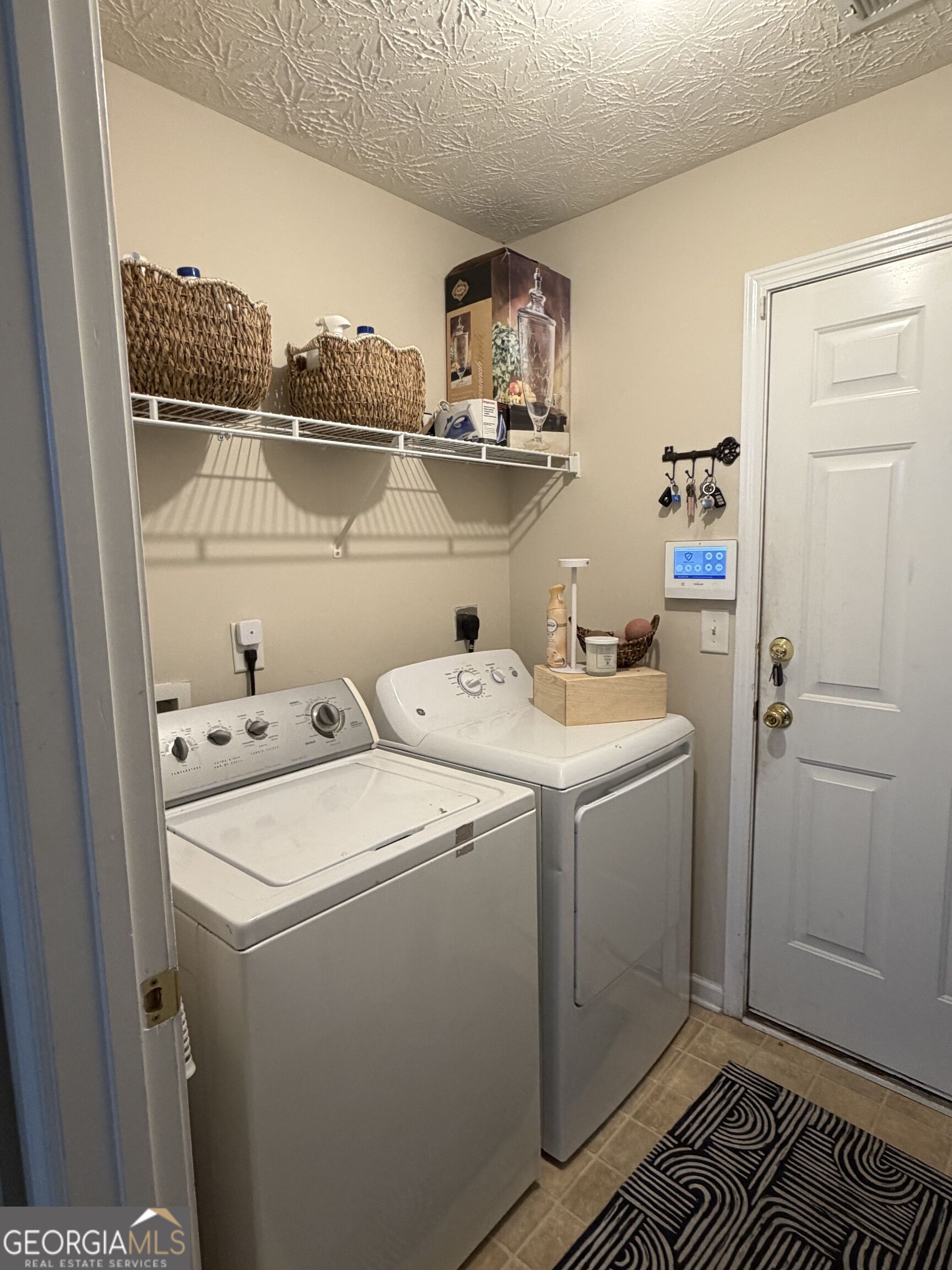 667 Lakes Circle Property Photo 4