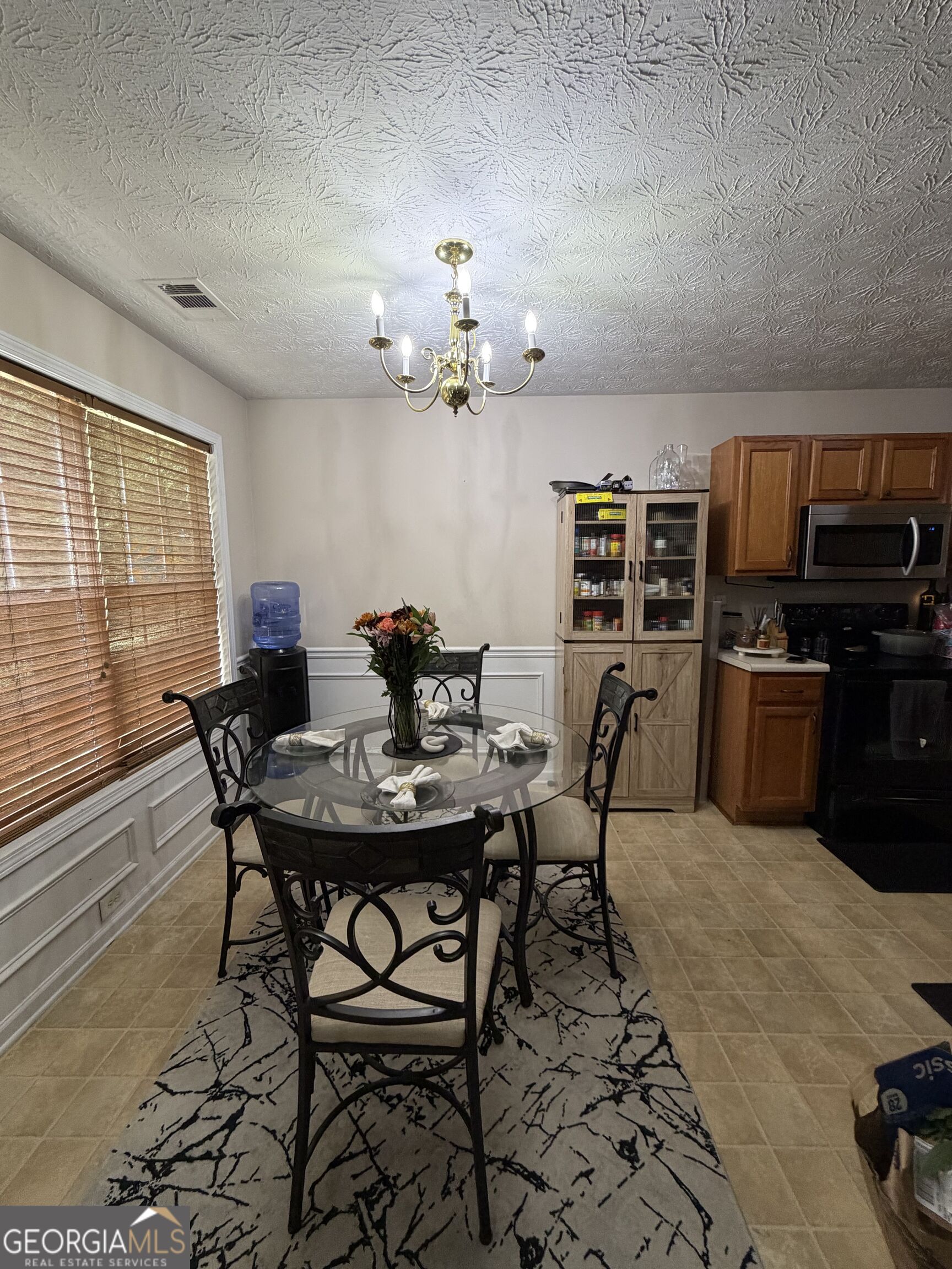 667 Lakes Circle Property Photo 5