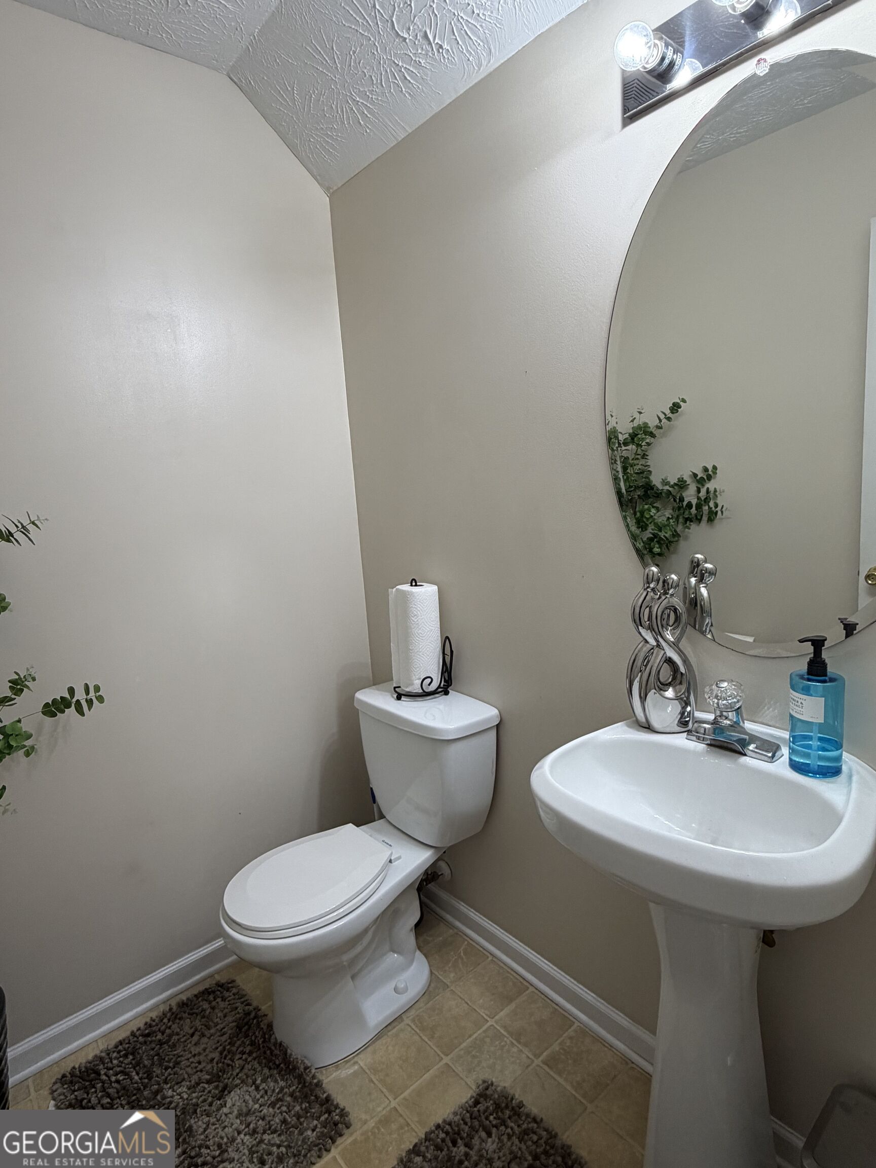 667 Lakes Circle Property Photo 9