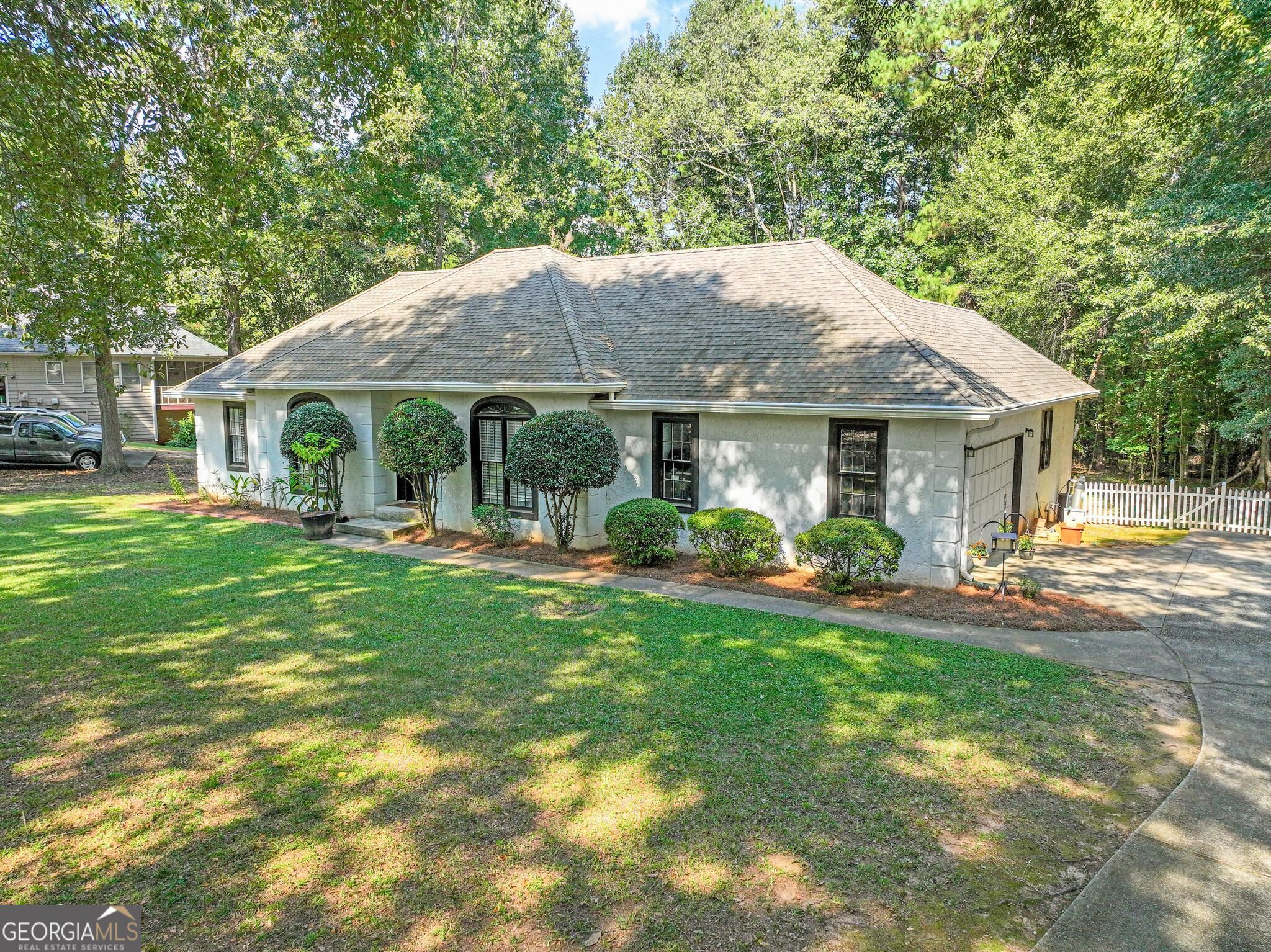 215 Clearview Circle Property Photo 6