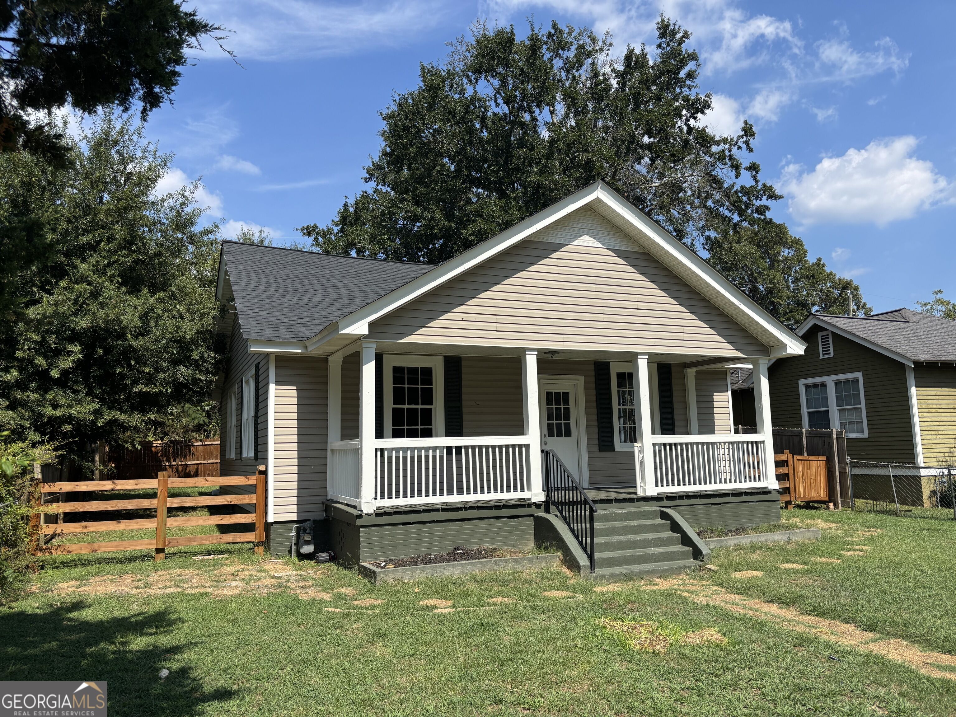 574 Lane Street Property Photo 2