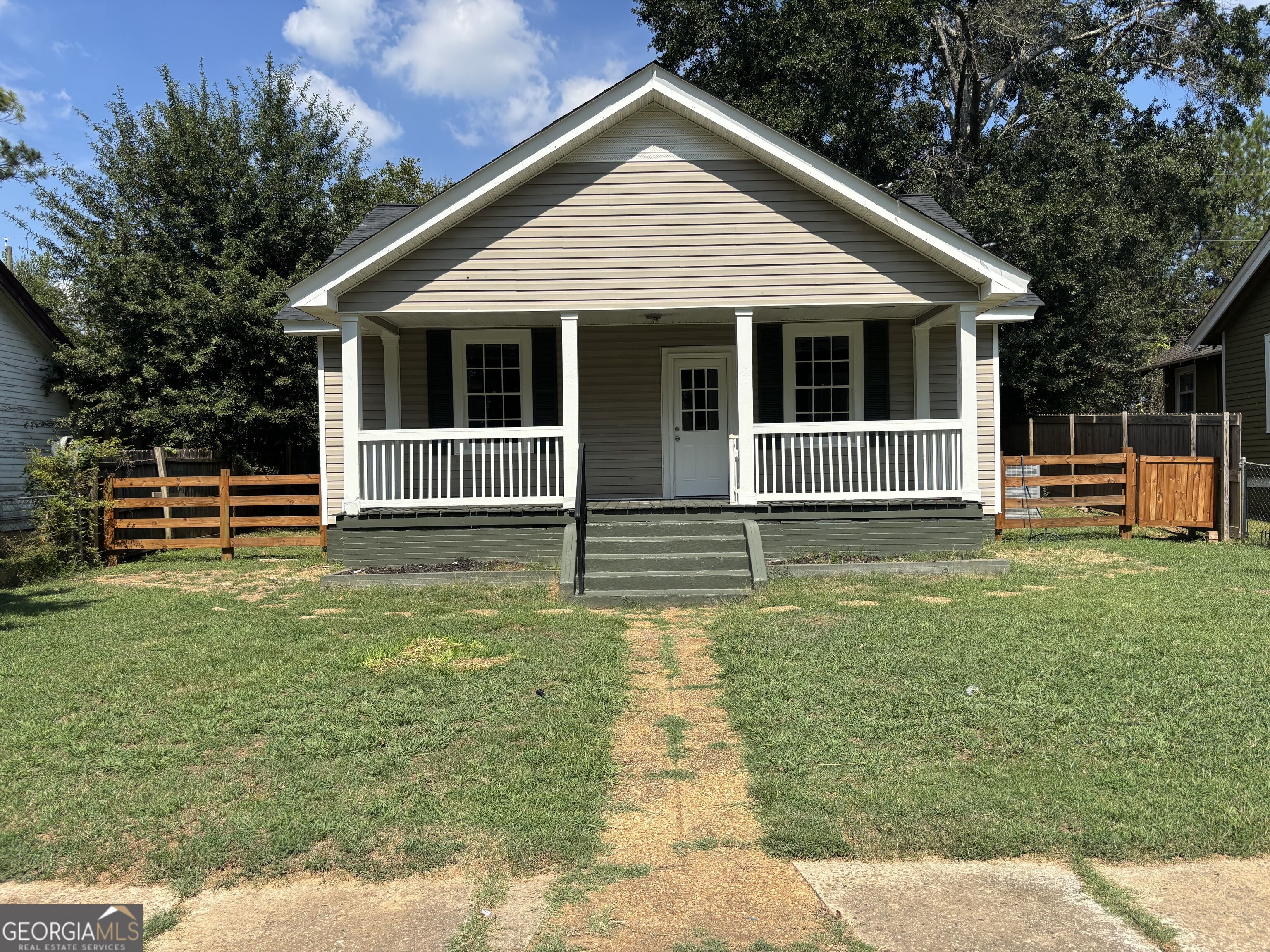 574 Lane Street Property Photo 3