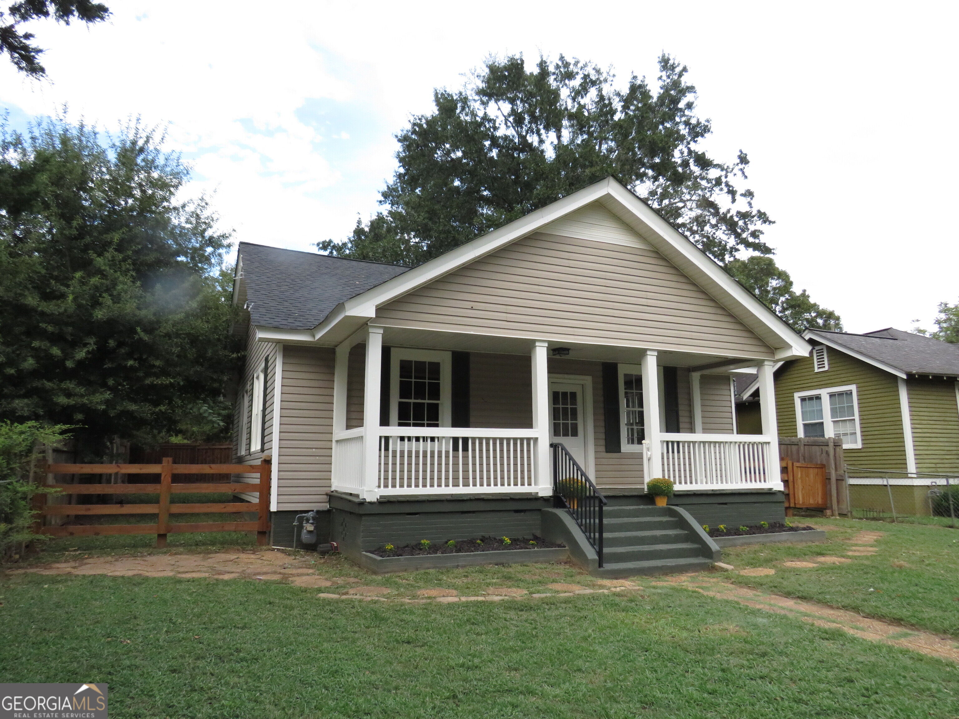 574 Lane Street Property Photo 4