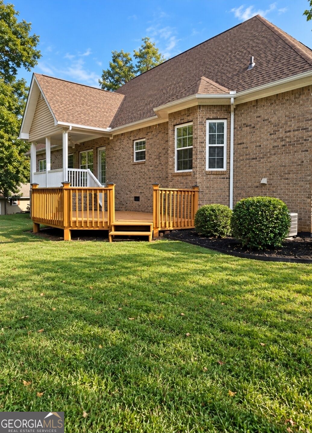 97 E Riley Property Photo 5