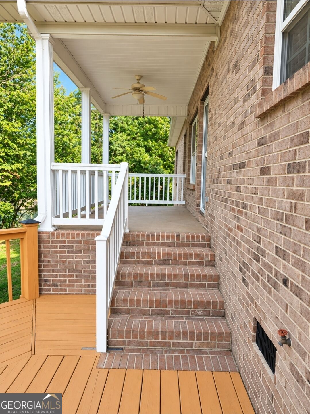 97 E Riley Property Photo 7