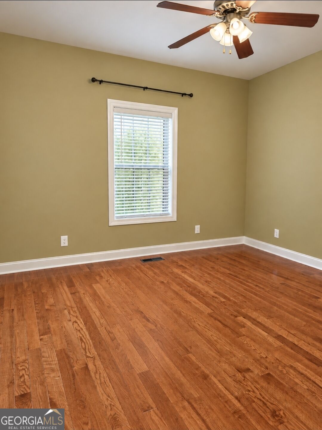 97 E Riley Property Photo 18