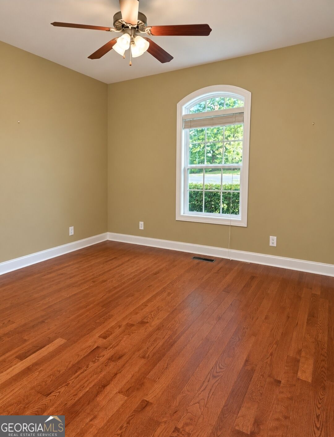 97 E Riley Property Photo 32