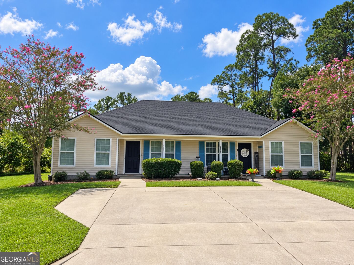 3200 Perimeter Circle Property Photo 1