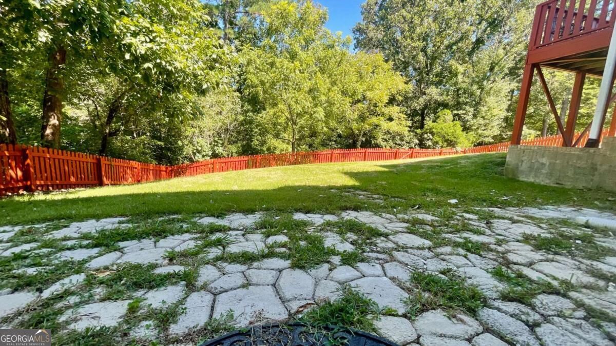 301 Hidden Oaks Drive Property Photo 4