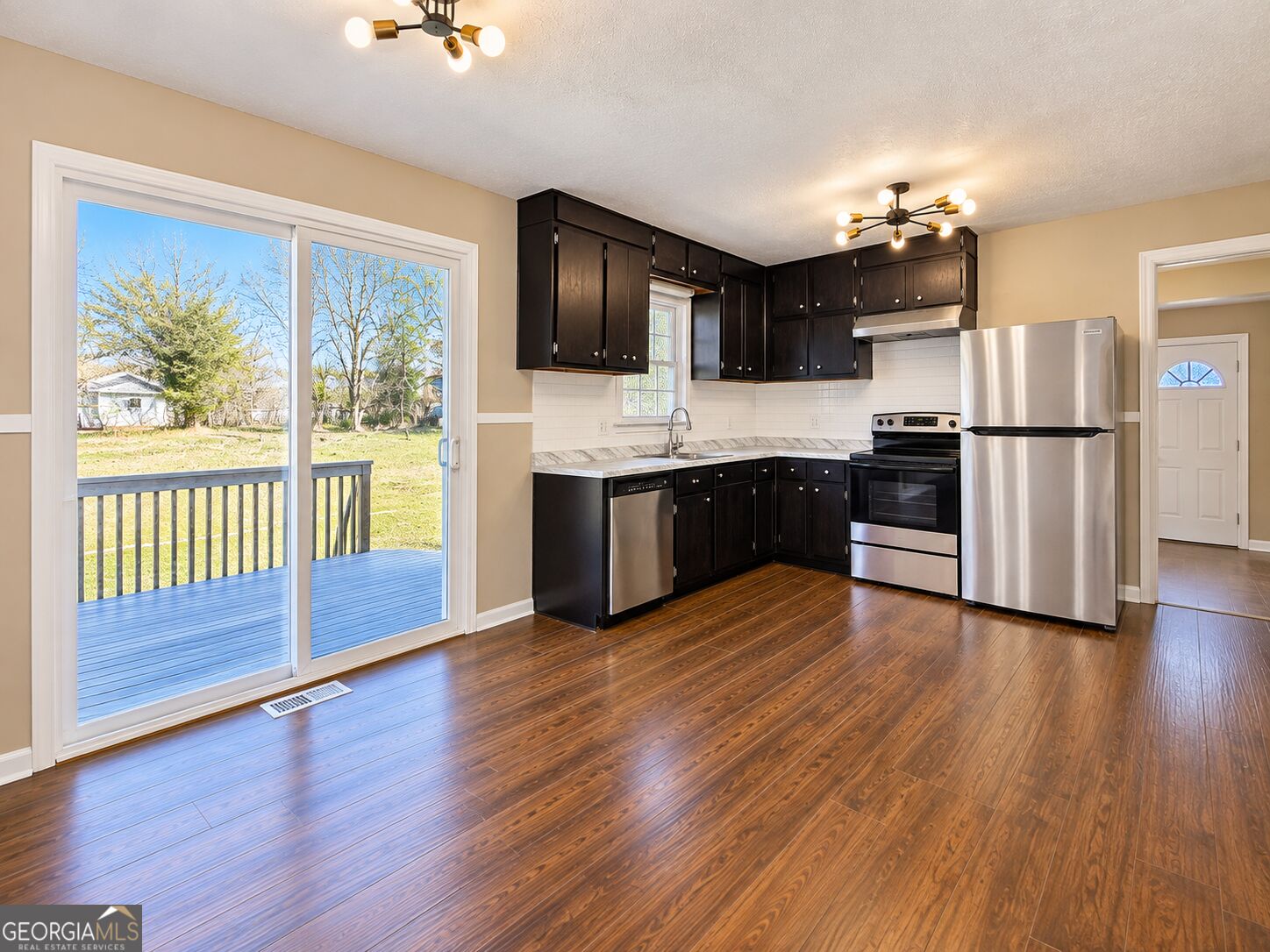 1091 Mountain View Road Nw Property Photo 2