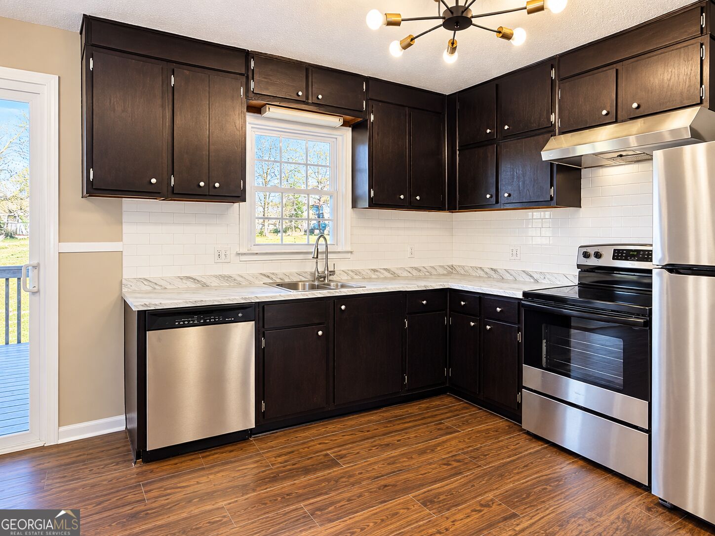 1091 Mountain View Road Nw Property Photo 3