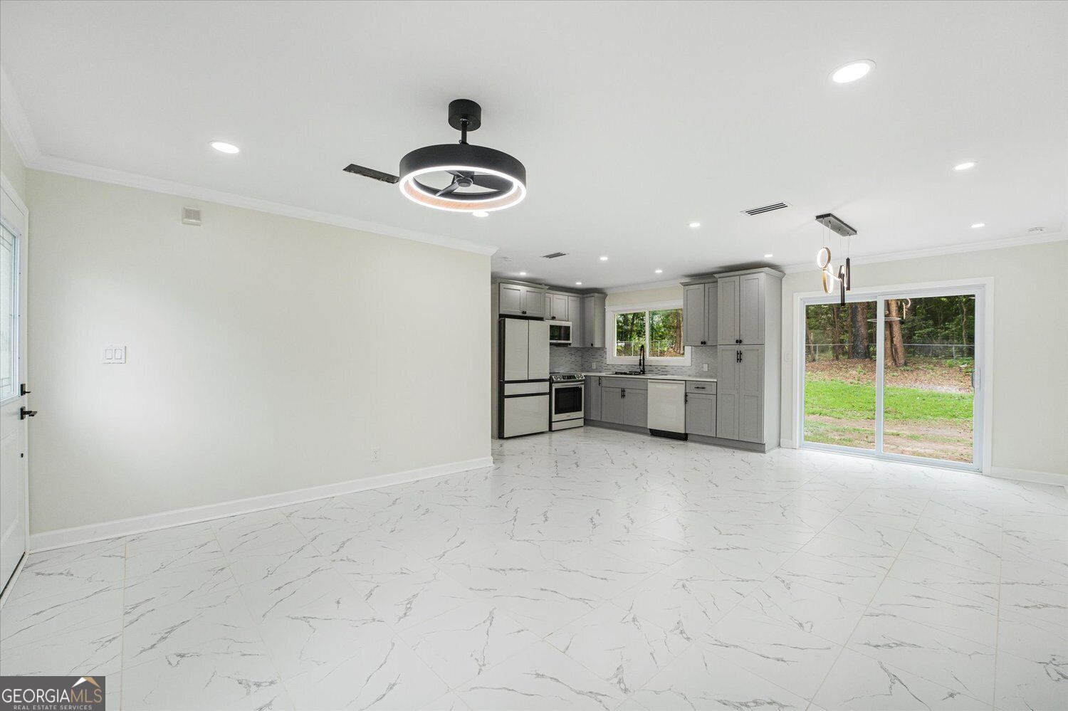 6073 Fieldcrest Drive Property Photo 4
