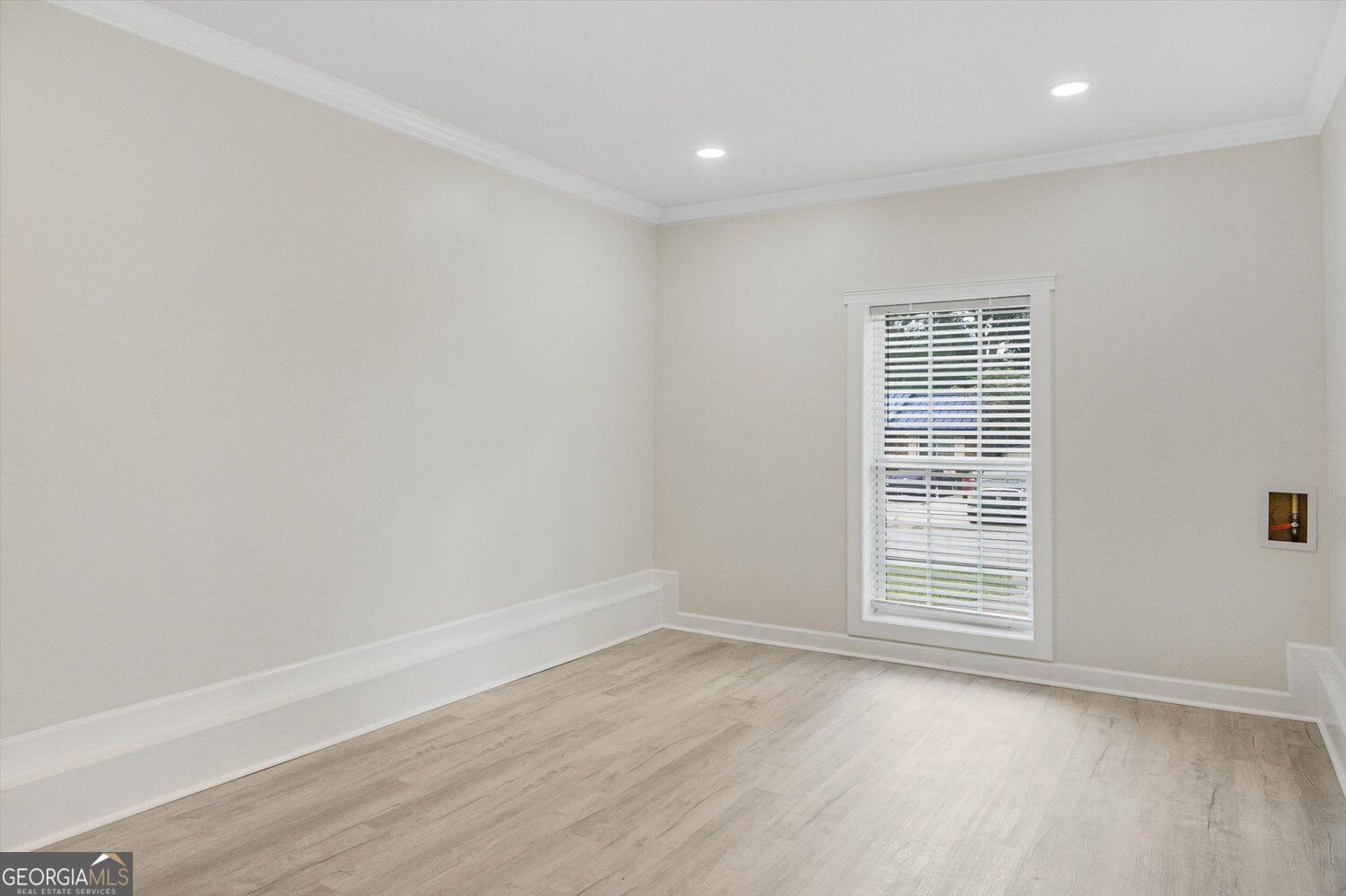 6073 Fieldcrest Drive Property Photo 10