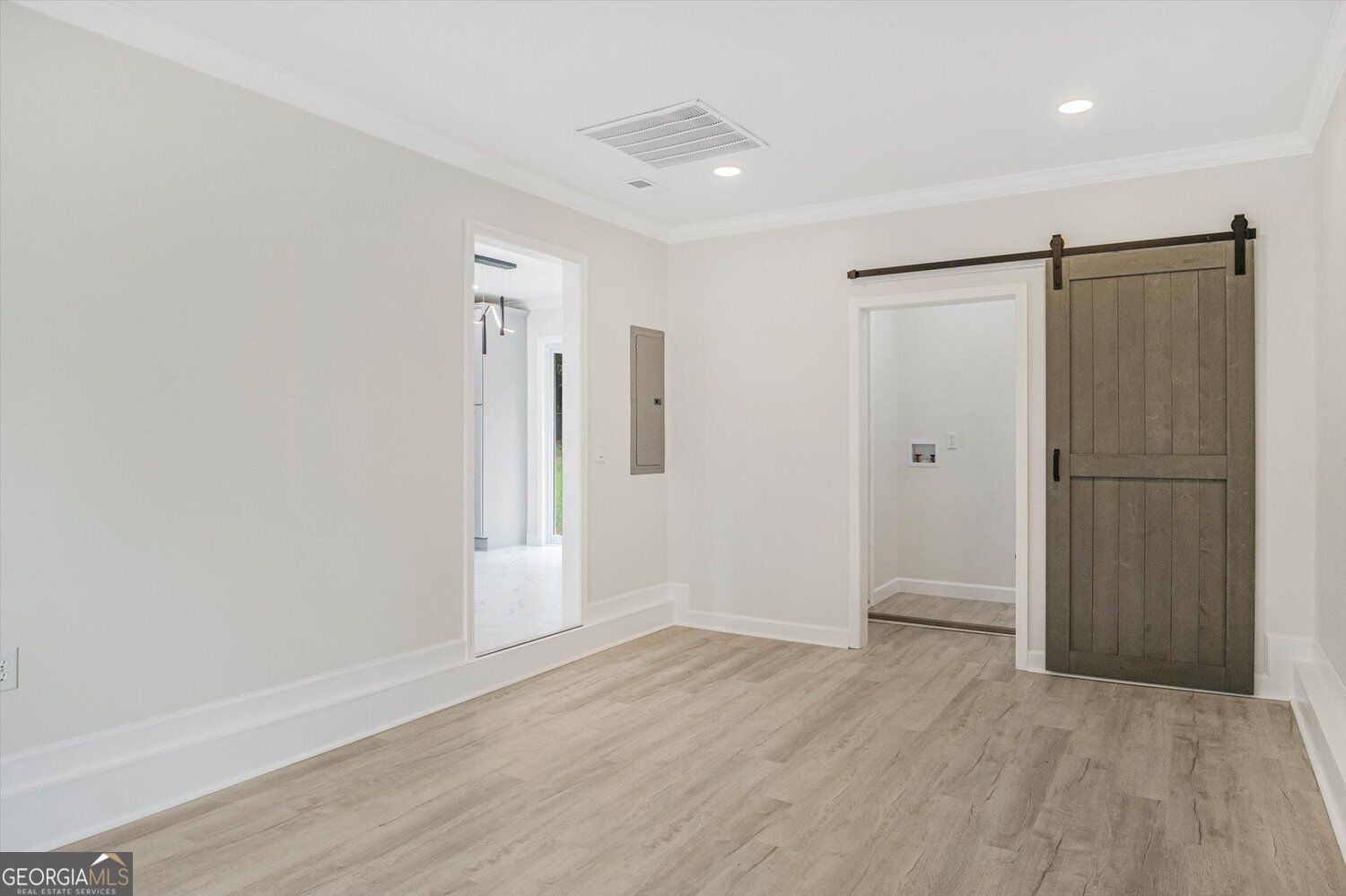 6073 Fieldcrest Drive Property Photo 11