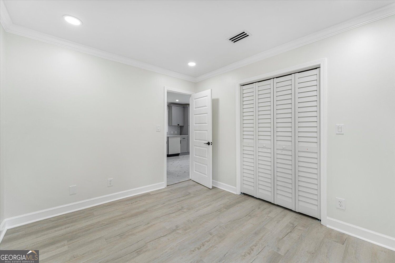6073 Fieldcrest Drive Property Photo 15