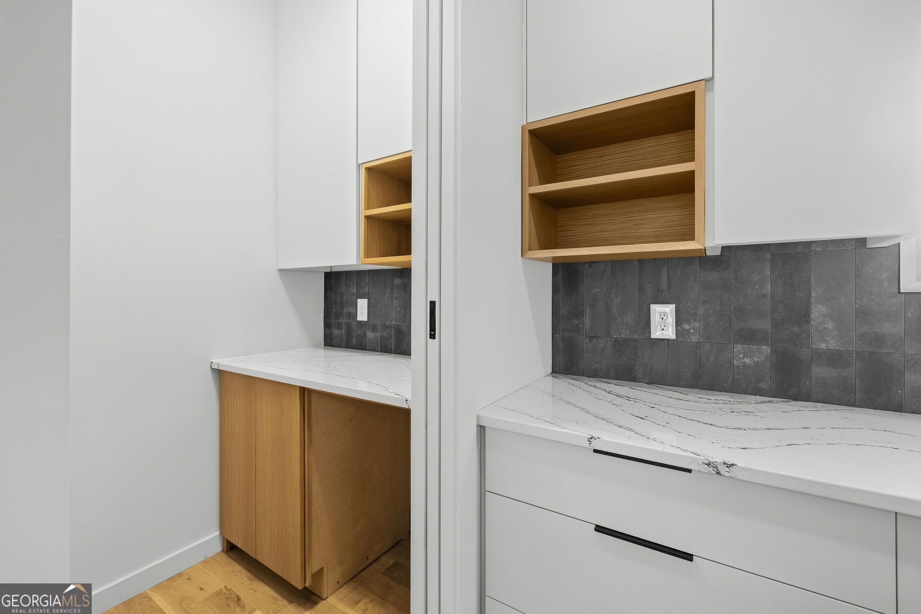 1010 Boulevard Se # A Property Photo 7