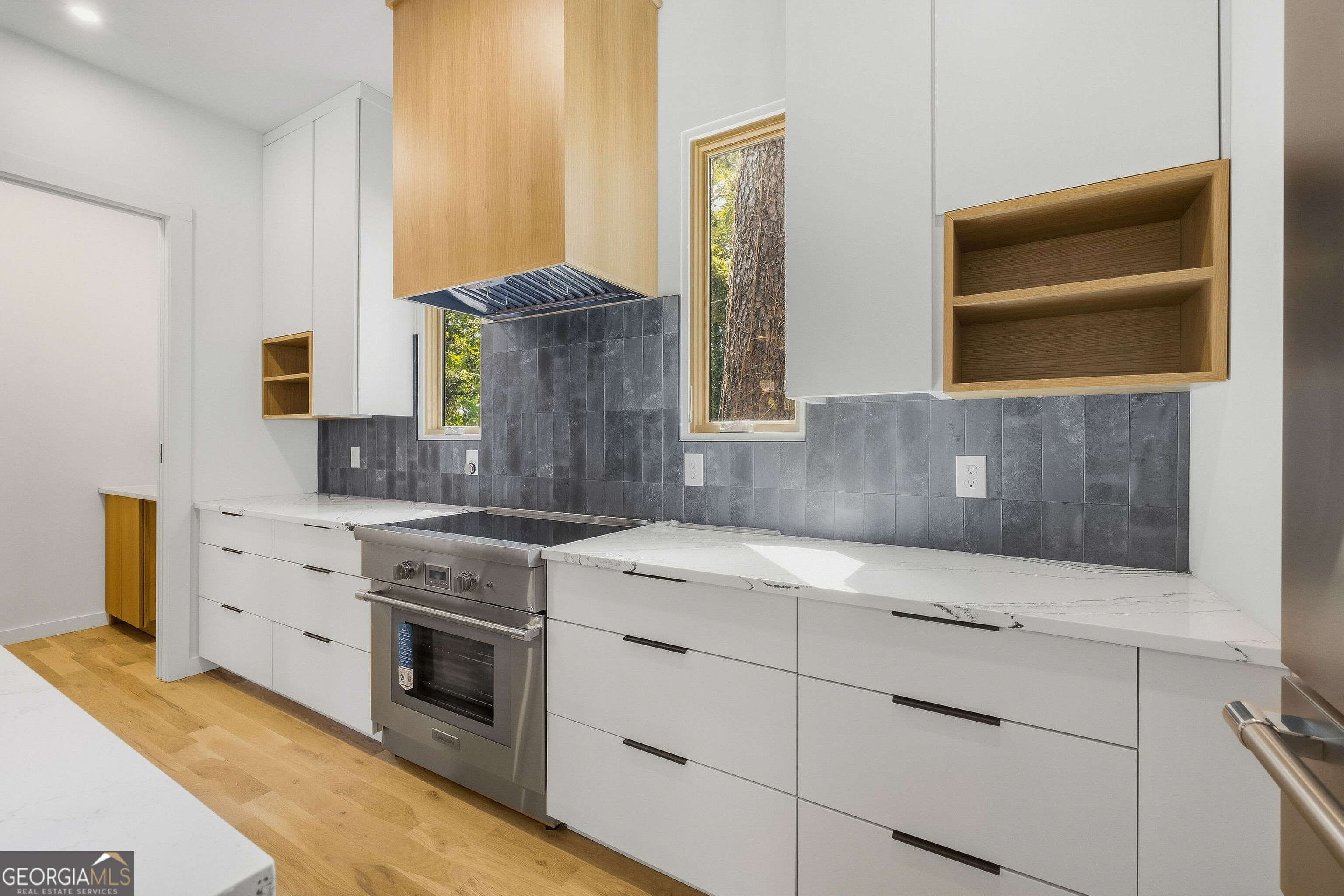 1010 Boulevard Se # A Property Photo 8