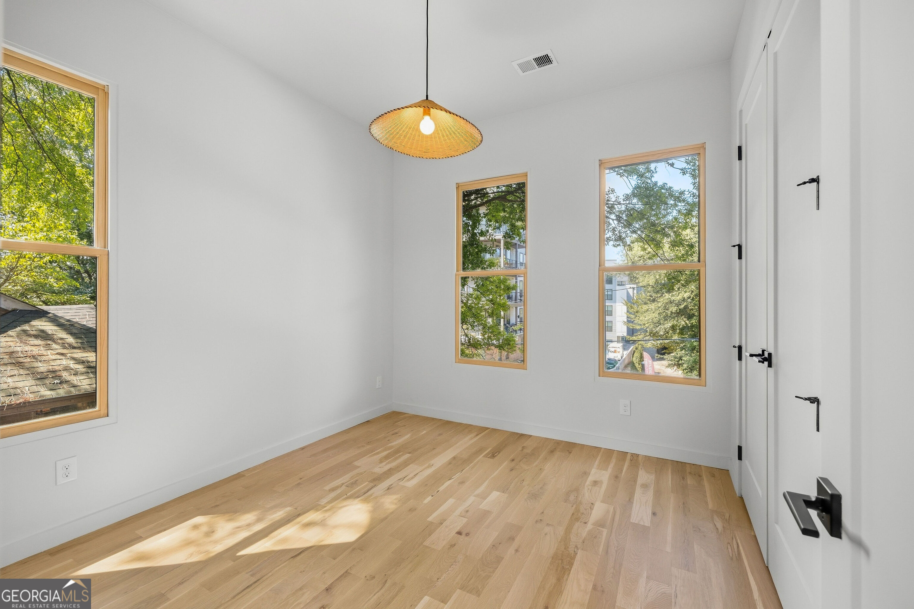 1010 Boulevard Se # A Property Photo 14