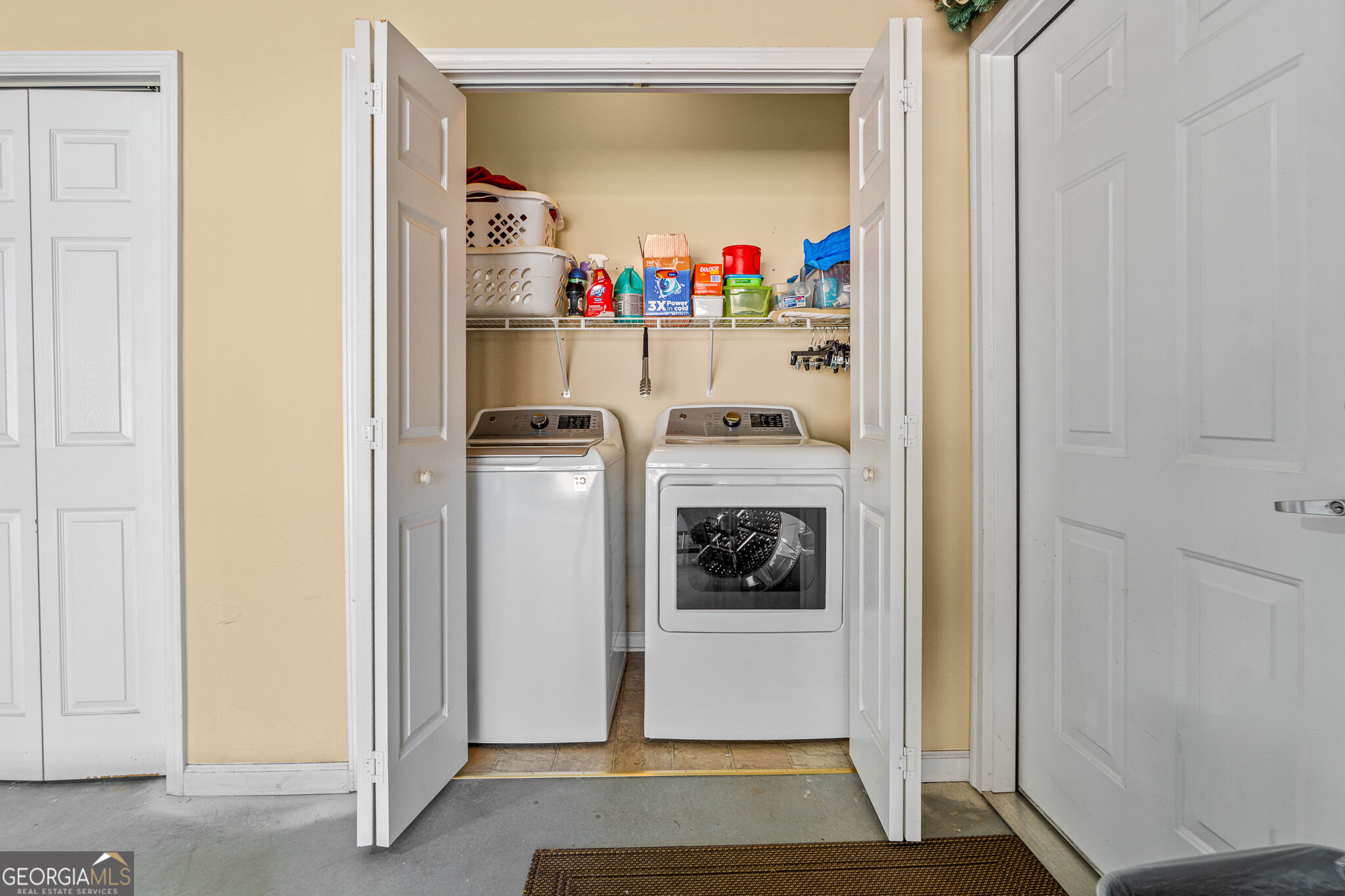 4232 Pondview Way Property Photo 15