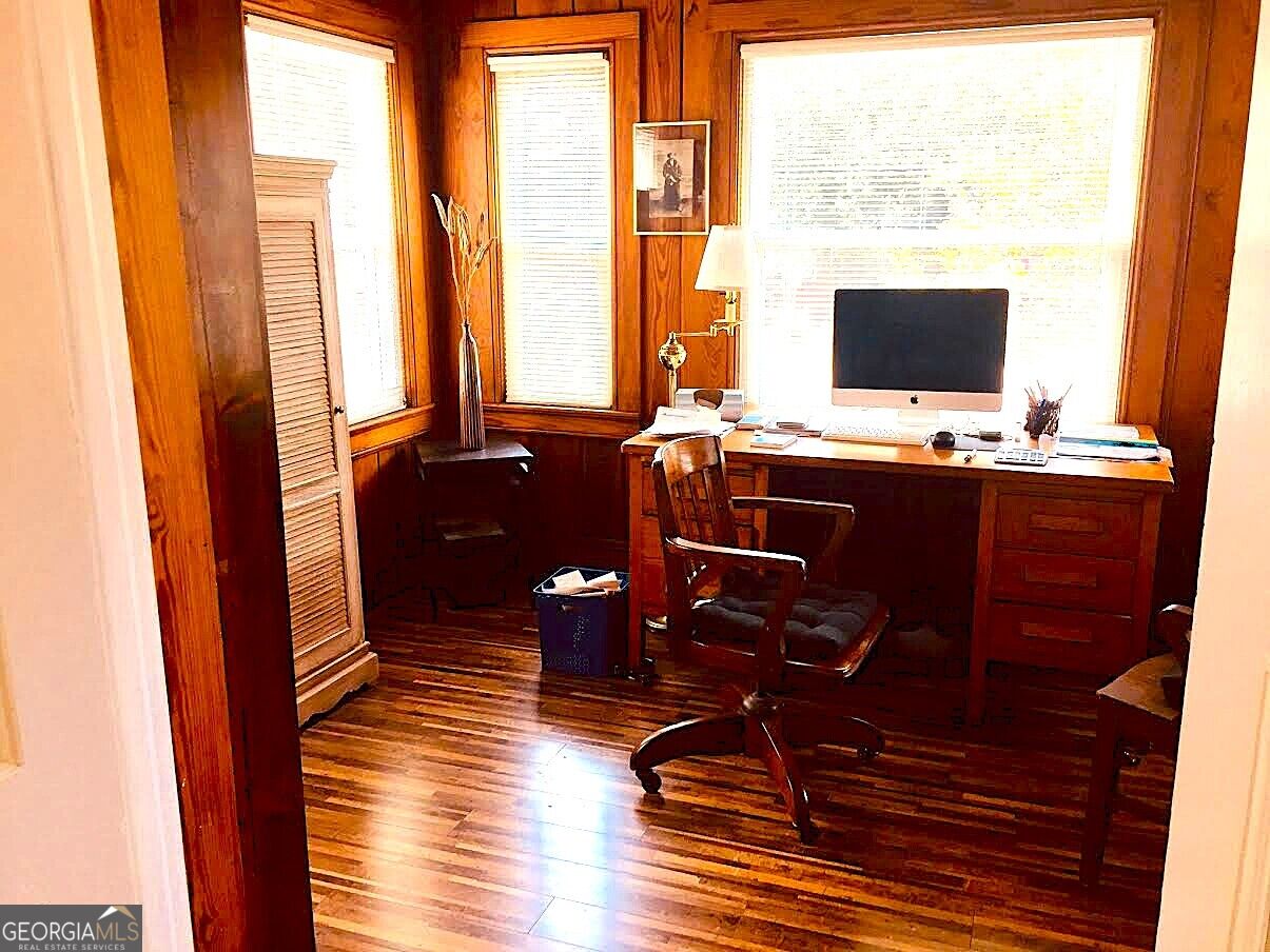 827 Boulevard Property Photo 7