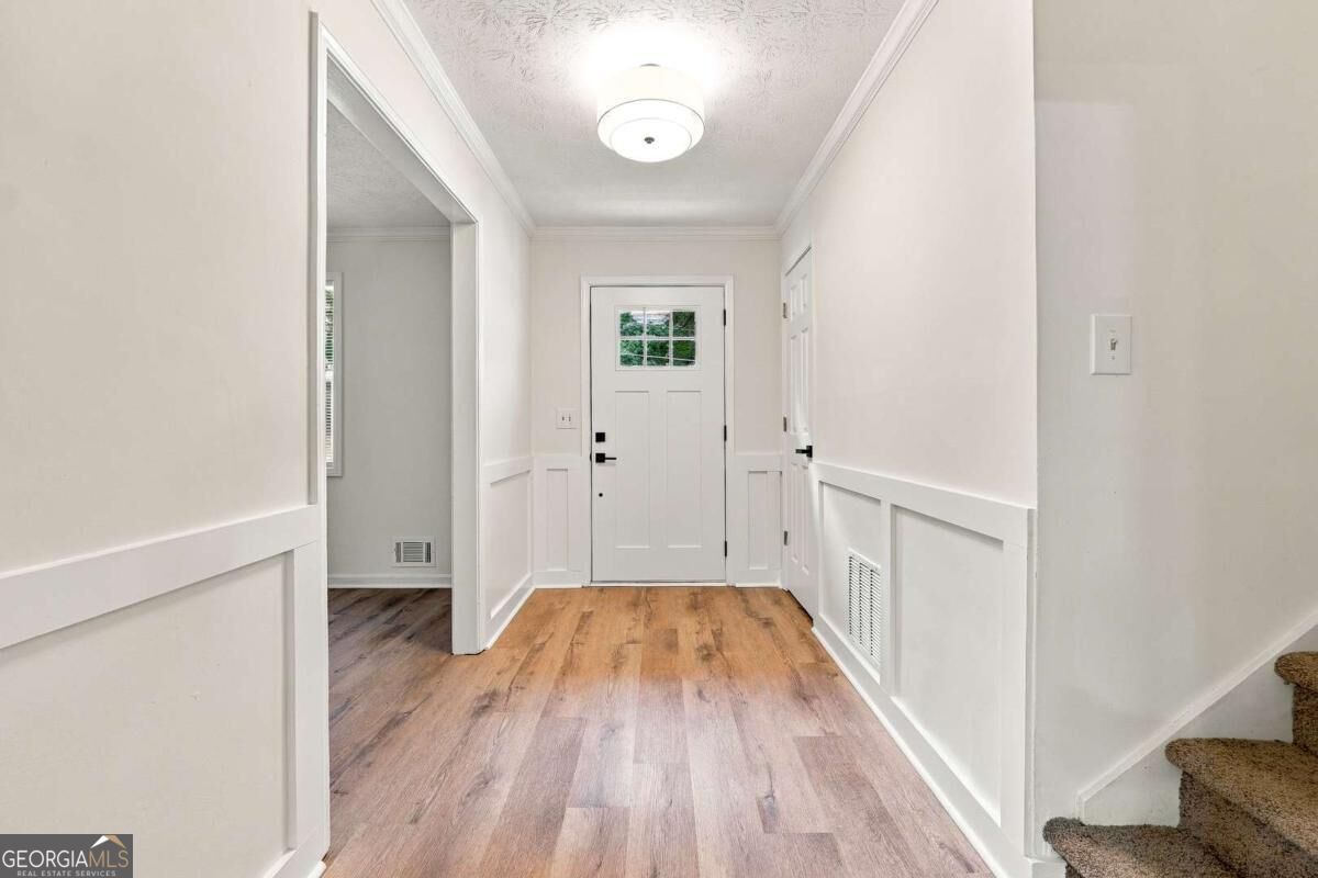 1001 Martin Road Property Photo 6