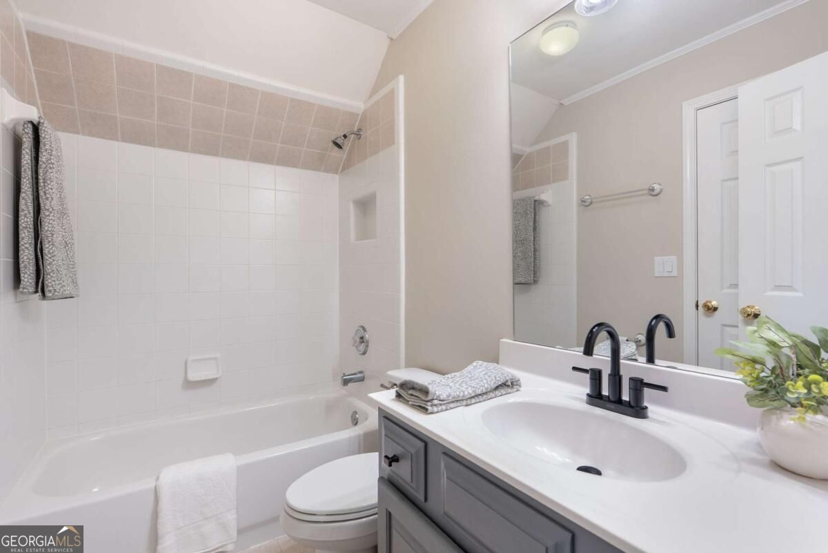 135 Grand Avenue Property Photo 49