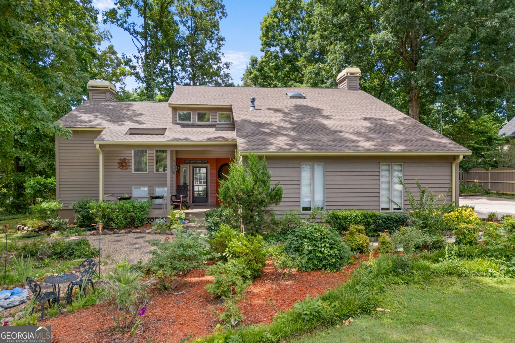 2335 Ettas Circle SE Property Photo 1