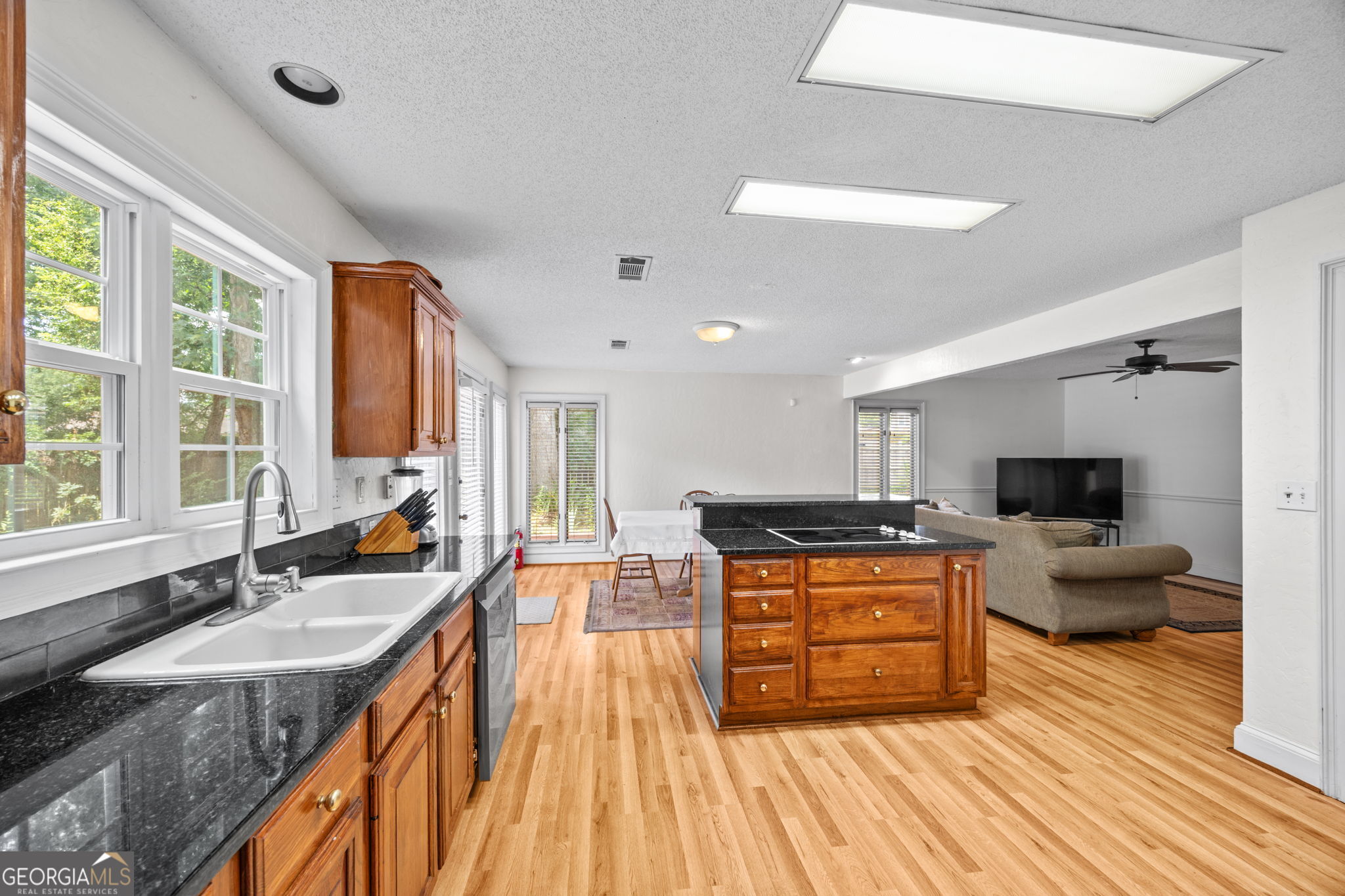 2335 Ettas Circle Se Property Photo 12