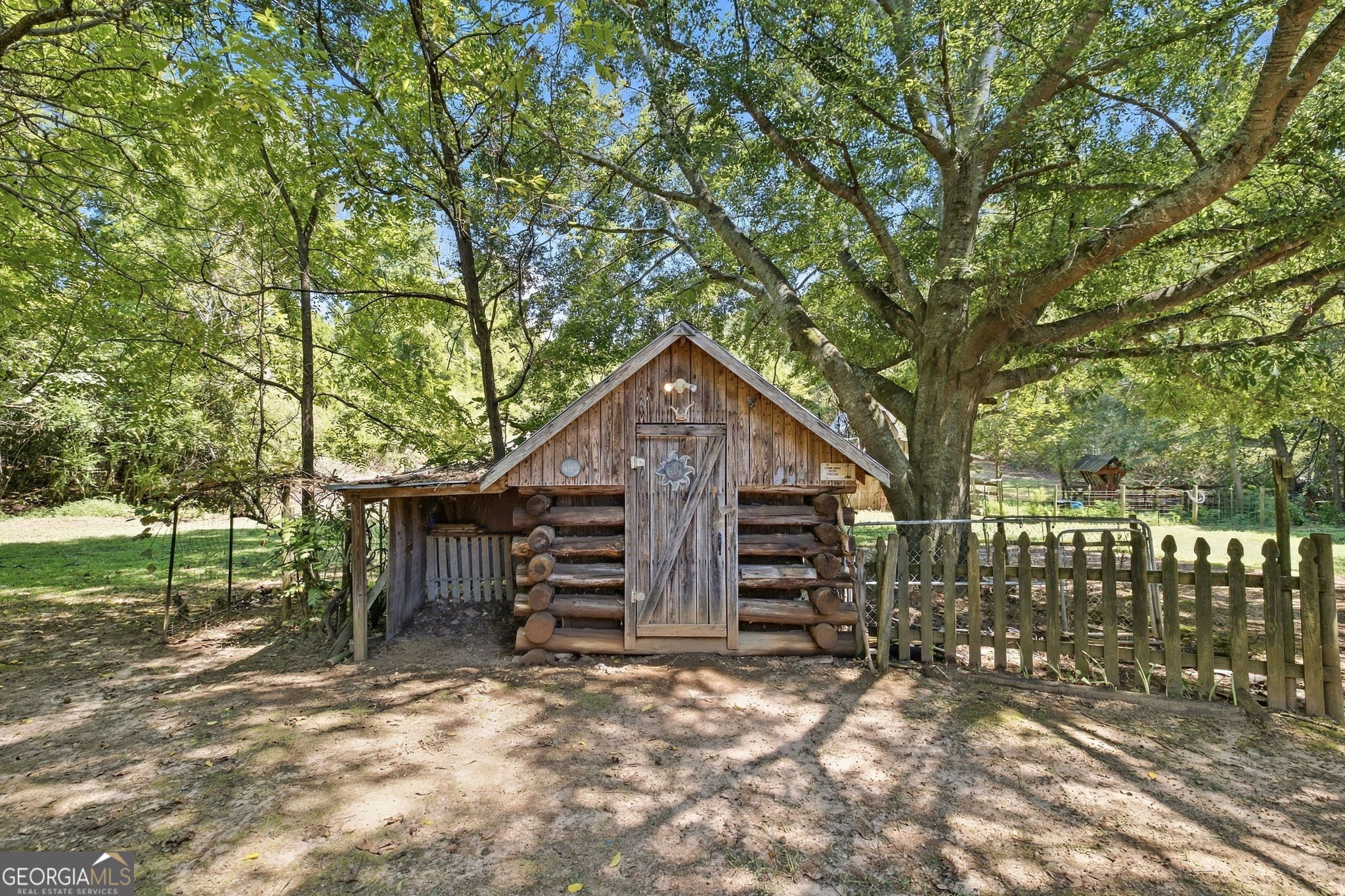 2124 Highway 105 Property Photo 3