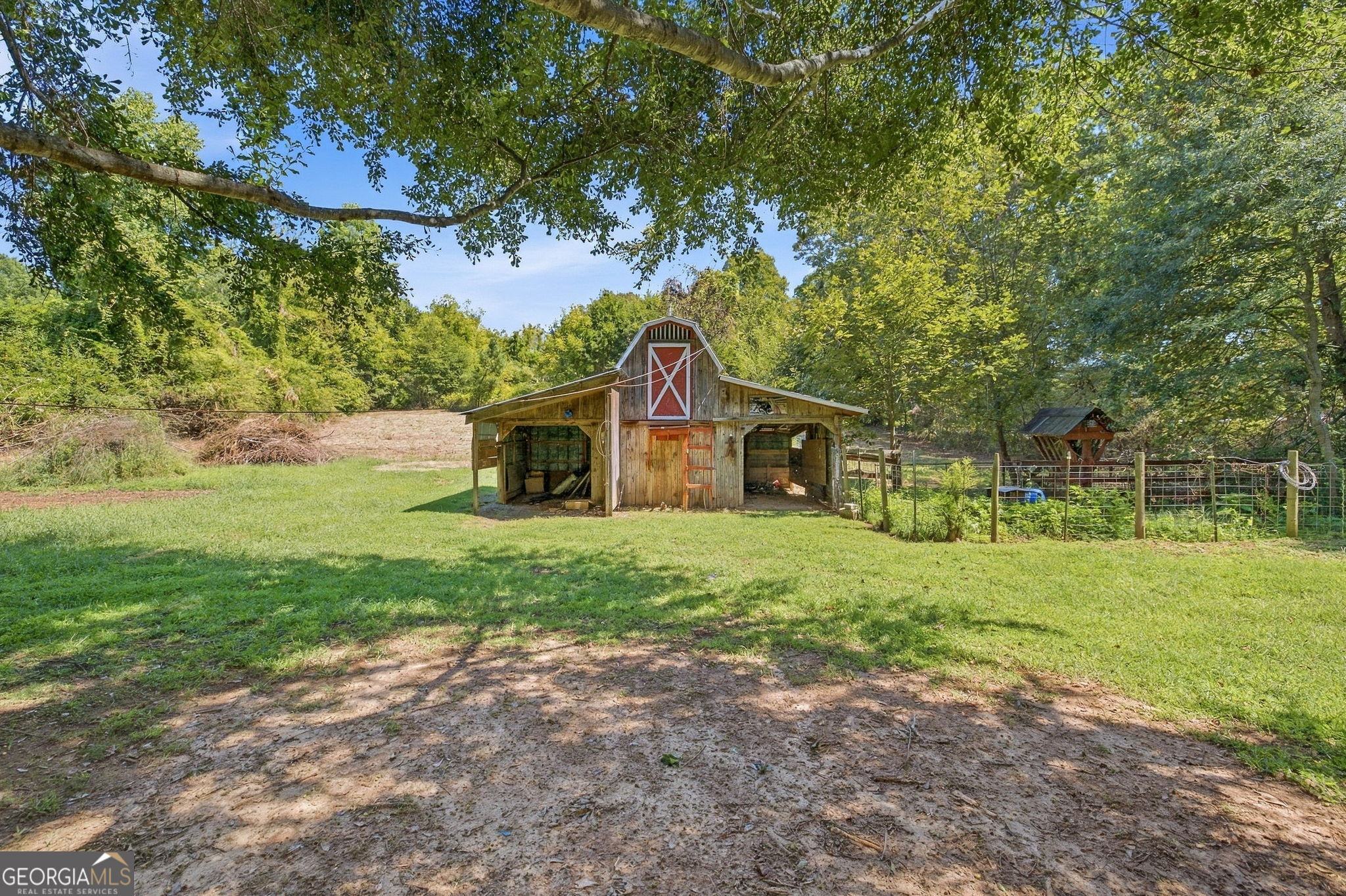 2124 Highway 105 Property Photo 4