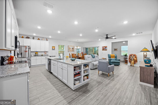 137 Breakwater Loop Property Photo 12