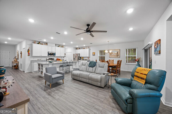 137 Breakwater Loop Property Photo 21
