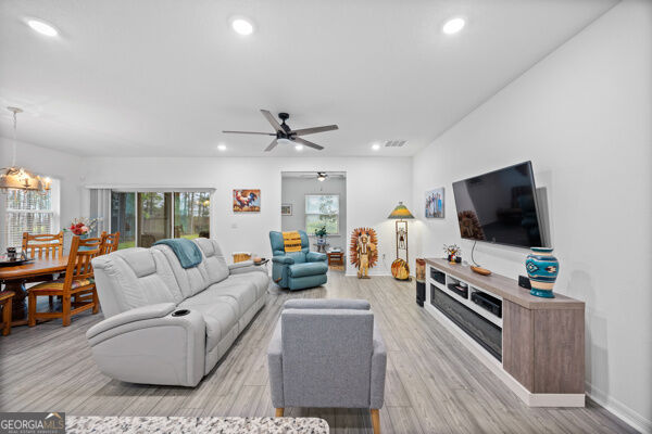 137 Breakwater Loop Property Photo 24