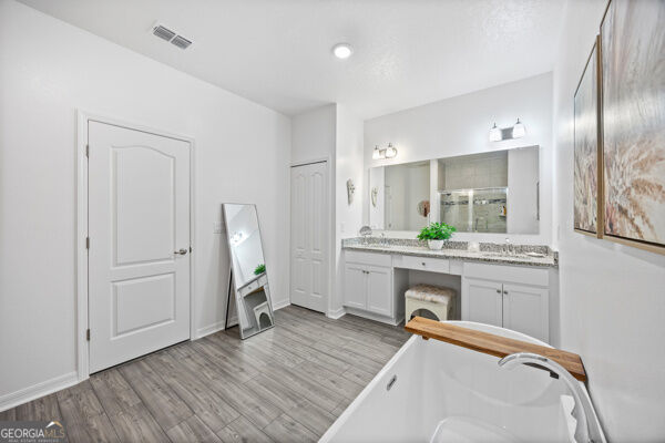 137 Breakwater Loop Property Photo 32