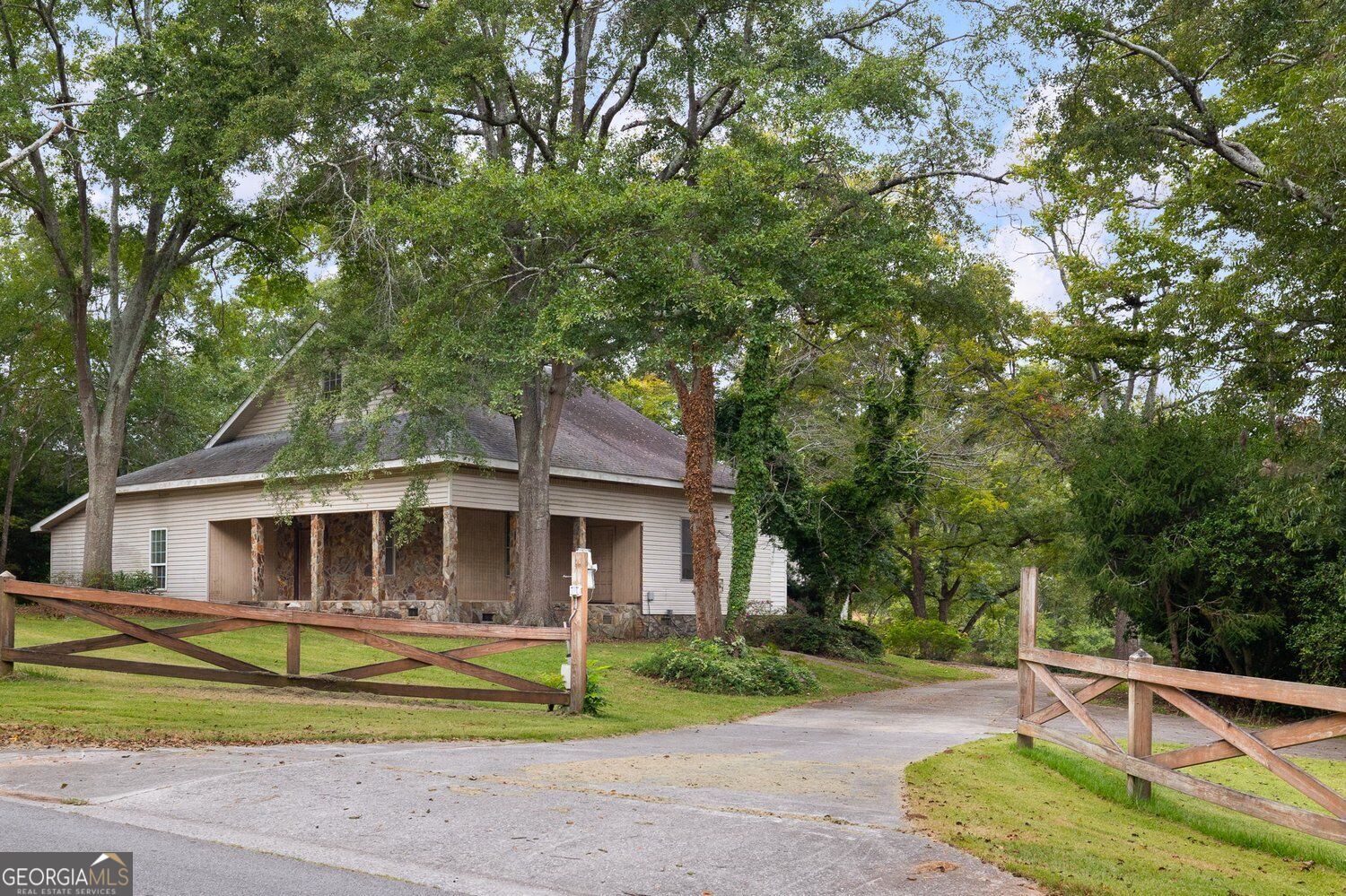 4038 Brownsville Road Property Photo 1