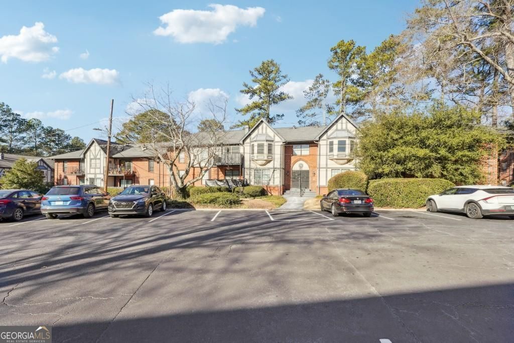 6851 Roswell Road # 20 Property Photo 1