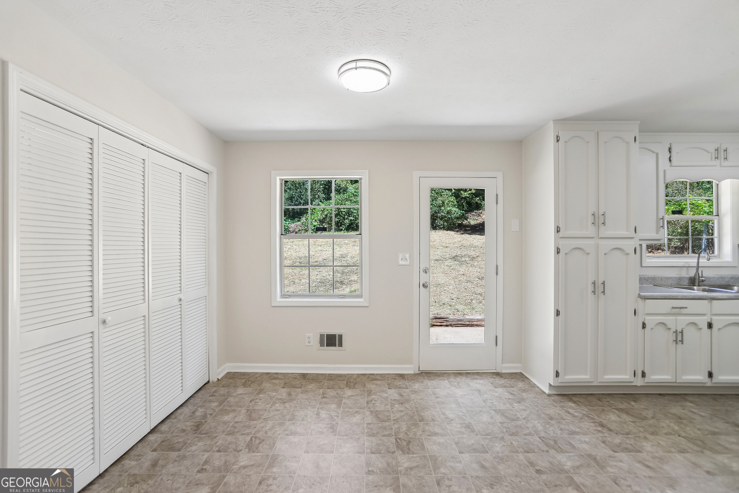 4051 Megan Road Property Photo 9