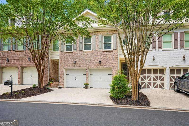 2640 Long Pointe Property Photo 2