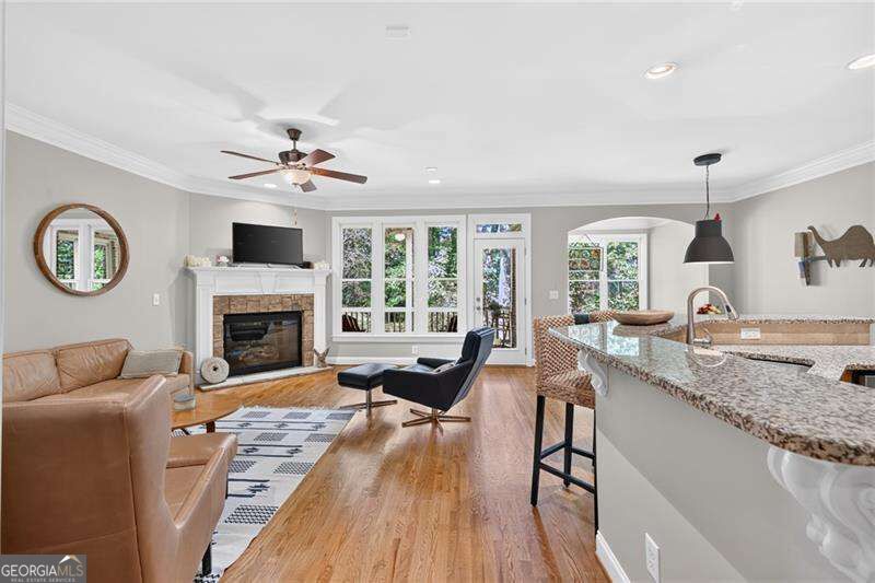 2640 Long Pointe Property Photo 6