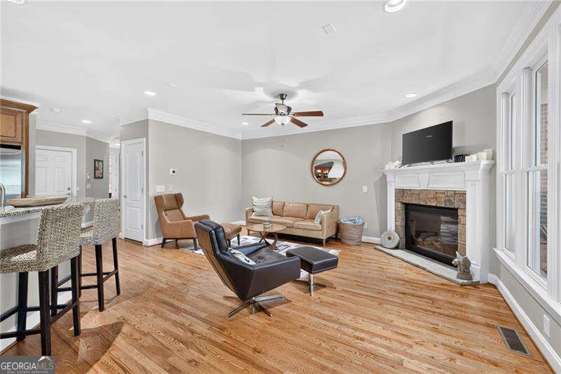 2640 Long Pointe Property Photo 8