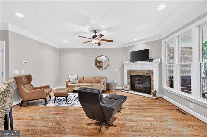 2640 Long Pointe Property Photo 9