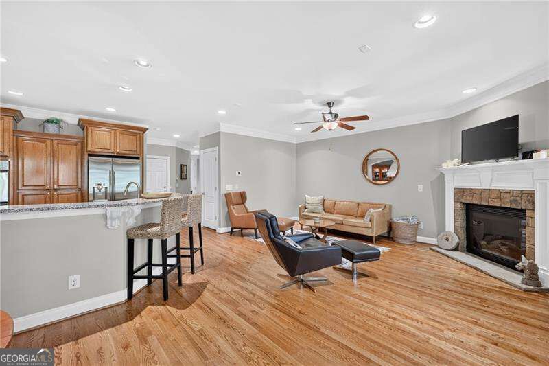 2640 Long Pointe Property Photo 11