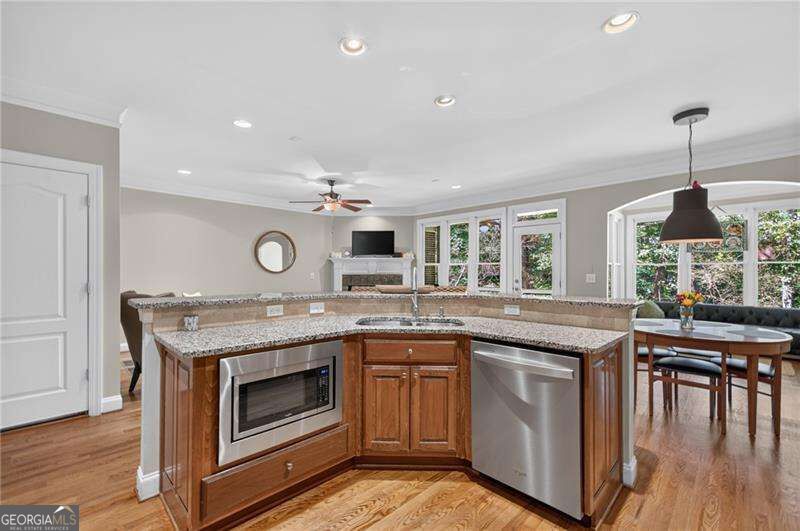 2640 Long Pointe Property Photo 19