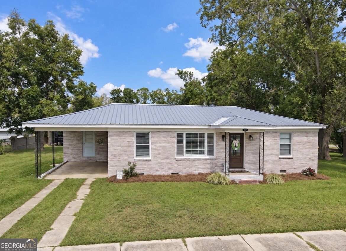 717 5th Avenue Property Photo 1