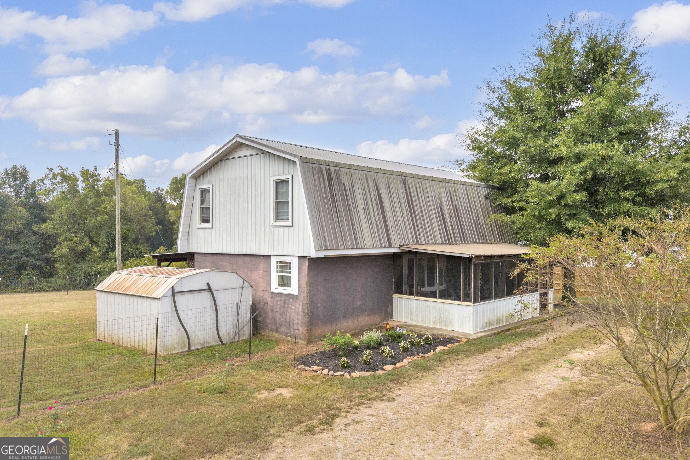 9359 Wildcat Bridge Road Property Photo 1